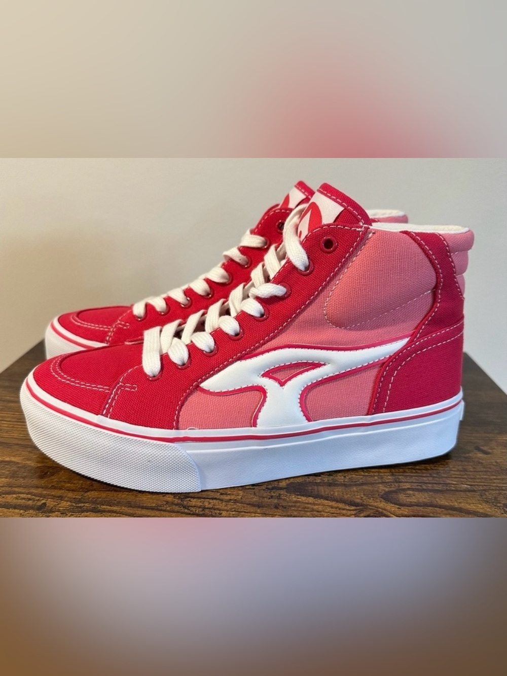 Airwalk Women’s Pink Aurora4 High Top Sneakers NWT Size 9